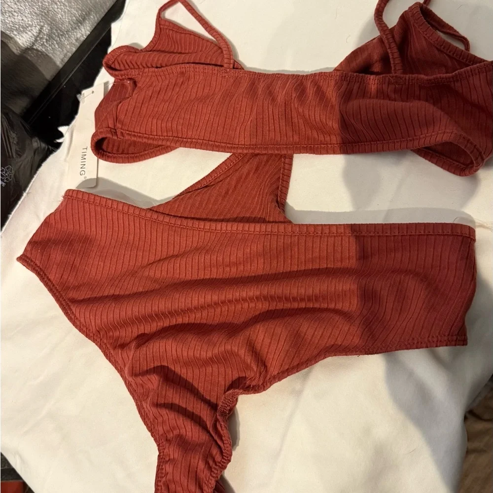 Timing Rust Bikini Set - Picture 3 of 4